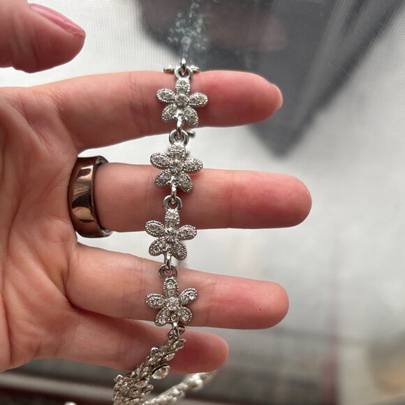 Stunning Dancing Floral Vine Leaves Necklace Silver-Tone Rhinestones - Picture 4 of 6